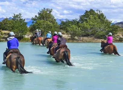 Cavalgada em El Calafate no Cerro Frias com comidas típicas