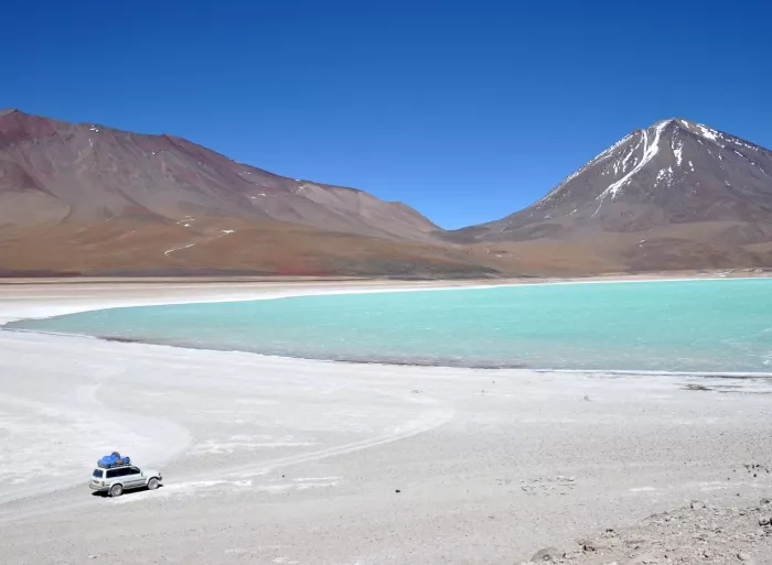 Conheça a incrível coloração da Laguna Verde na Bolívia